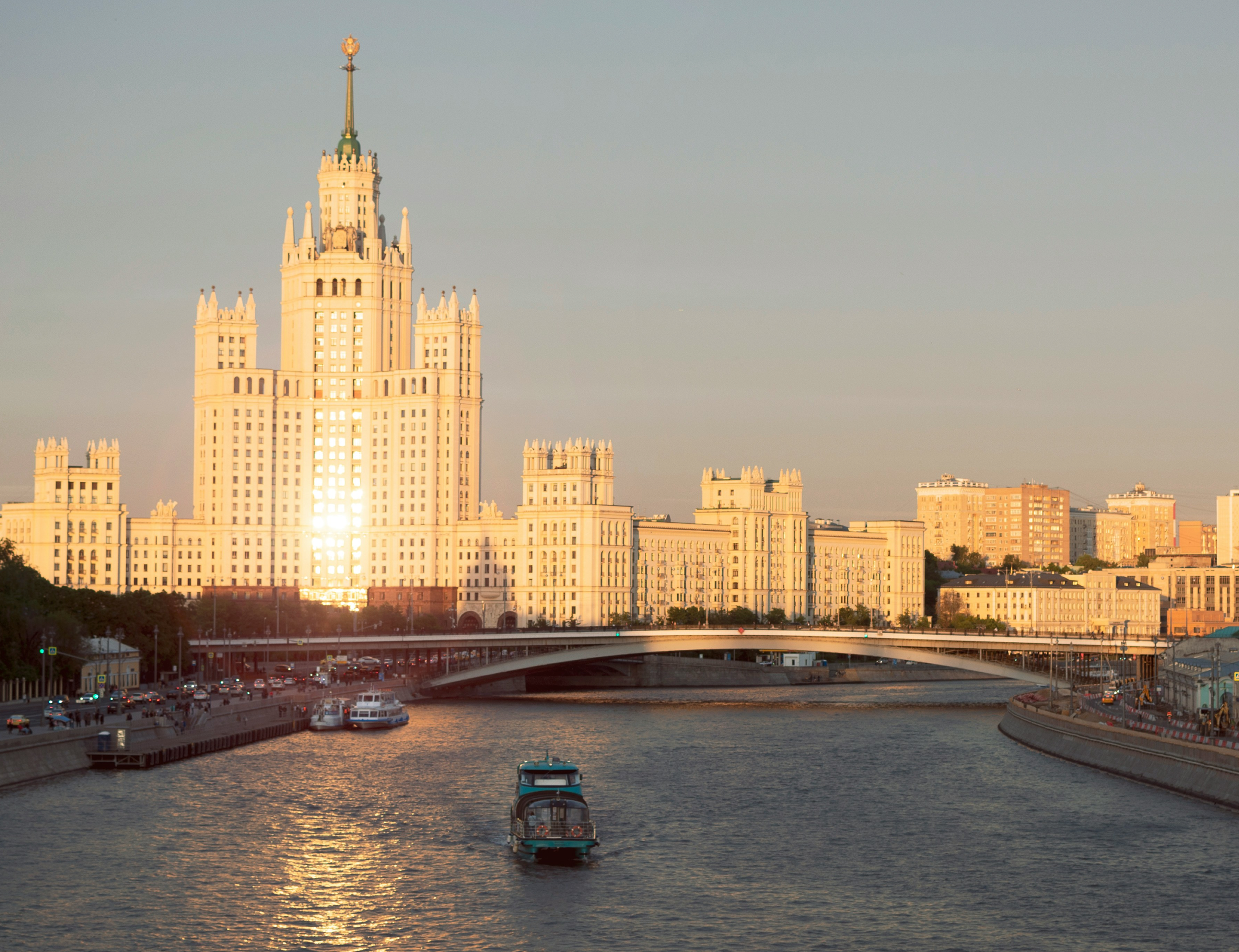 Без лишних затрат. Наши услуги оплачивает застройщик, а мы помогаем вам сэкономить